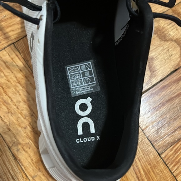 On Running Cloud X 3 size 9.5 women’s shoes like new - Picture 9 of 9